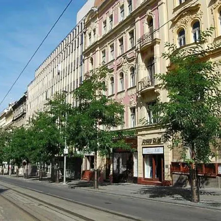 Brand New Family Apt. Center/metro Top Location Apartment *
