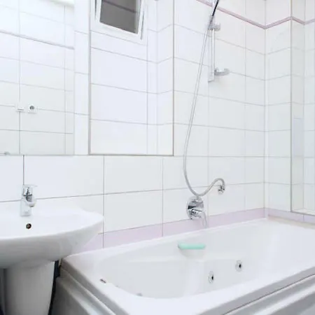 Brand New Family Apt. Center/metro Top Location * 布拉格