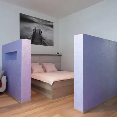 Brand New Family Apt. Center/metro Top Location *